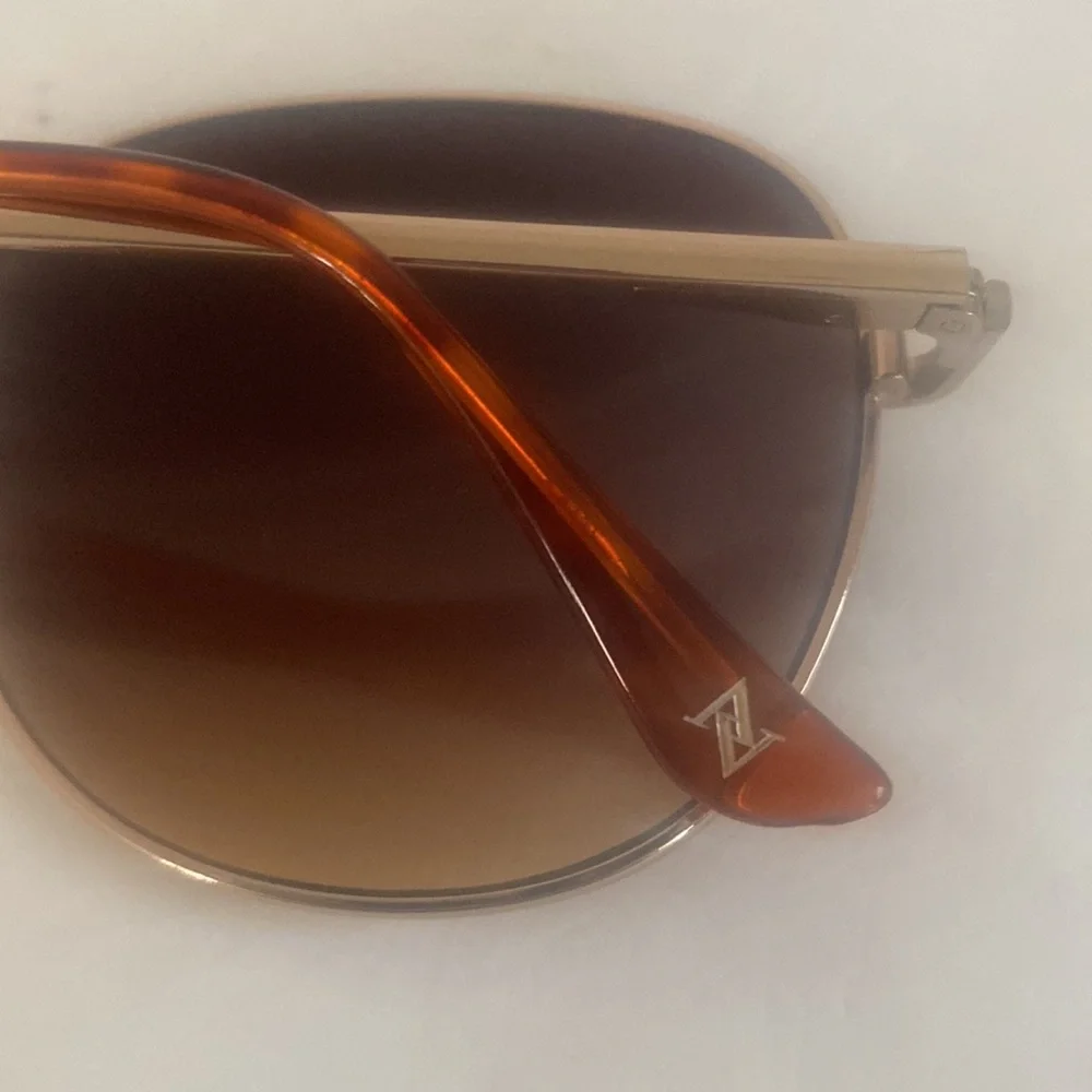 ADRIENNE VITTADINI Gold Tone Brown Ombre Gradient Sunglasses AV3005 770 EUC